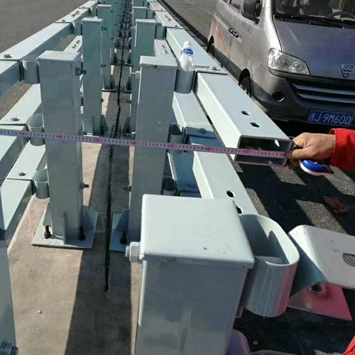 橋梁防撞護欄